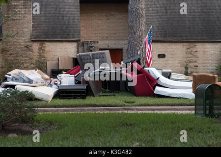Houston, Texas, USA. 1st Sep, 2017. Homeowners have removed water soaked belongings while cleaning up from flooding in the Lakewood Forest subdivision Credit: Maria Lysaker/ZUMA Wire/Alamy Live News Stock Photo