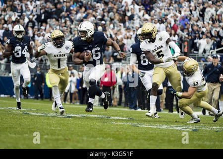 University Park, Pennsylvania, USA. 2nd Sep, 2017. September 02, 2017: Penn State Nittany Lions running back Saquon Barkley (26) rushes during the NCAA football game between Penn State Nittany Lions and Akron Zips at Beaver Stadium in University Park, Pennsylvania. Credit: Scott Taetsch/ZUMA Wire/Alamy Live News Stock Photo