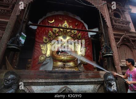 Kathmandu, Nepal. 3rd Sep, 2017. A man cleans the idol of Swet Bhairav in celebration of the start of Indrajatra festival in Kathmandu, Nepal, Sept. 3, 2017. Nepalese celebrate the Indrajatra festival to worship 'Indra', the King of Gods according to the Hindu myth. Credit: Sunil Sharma/Xinhua/Alamy Live News Stock Photo