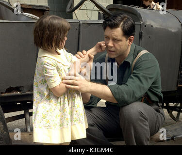 CINDERELLA MAN ARIEL WALLER , RUSSELL CROWE     Date: 2005 Stock Photo