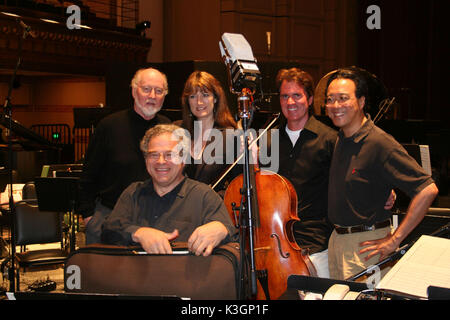 Behind the scenes - left to right - Composer JOHN WILLIAMS, Violinist ITZHAK PERLMAN, Koto Player, ISHIGURE MASAYO, Director ROB MARSHALL and Cellist Yo-Yo Ma from Memoirs of a Geisha. MEMOIRS OF A GEISHA stars Ziyi Zhang, Gong Li, Michelle Yeoh, and Ken Watanabe and is directed by Rob Marshall. **ALL IMAGES ARE PROPERTY OF SONY PICTURES ENTERTAINMENT INC. FOR PROMOTIONAL USE ONLY. SALE, DUPLICATION OR TRANSFER OF THIS MATERIAL IS STRICTLY PROHIBITED. Distributed by Buena Vista International. MEMOIRS OF A GEISHA left to right - Composer JOHN WILLIAMS, Violinist ITZHAK PERLMAN, Ko Stock Photo