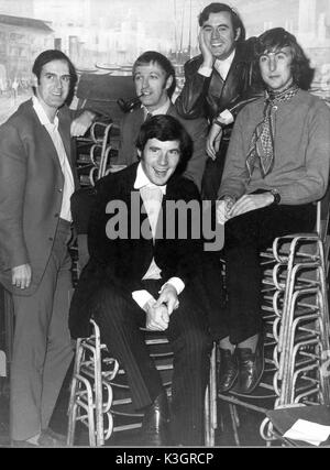 MONTY PYTHON'S FLYING CIRCUS  [BR 1969 - 1974]  JOHN CLEESE, GRAHAM CHAPMAN, MICHAEL PALIN, TERRY JONES, ERIC IDLE Stock Photo