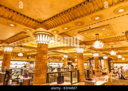 England, London, Knightsbridge, Harrods Stock Photo - Alamy