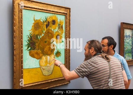 Germany, Bavaria, Munich, The New Pinakothek Museum (Neue Pinakothek), Painting titled 'Sunflowers' (Sonnenblumen) by Vincent van Gogh dated 1888 Stock Photo