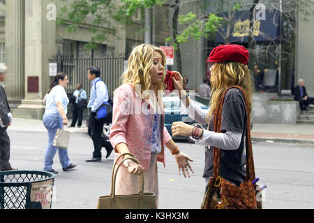 From left to right: ASHLEY OLSEN and MARY-KATE OLSEN star in Warner Bros. Pictures' action comedy New York Minute.  PHOTOGRAPHS TO BE USED SOLELY FOR ADVERTISING, PROMOTION, PUBLICITY OR REVIEWS OF THIS SPECIFIC MOTION PICTURE AND TO REMAIN THE PROPERTY OF THE STUDIO. NOT FOR SALE OR REDISTRIBUTION. NEW YORK MINUTE [US 2004]  [L-R] ASHLEY OLSEN, MARY-KATE OLSEN Stock Photo