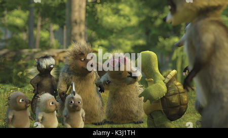 OVER THE HEDGE      Date: 2006 Stock Photo