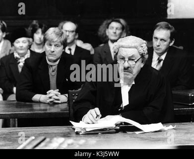 RUMPOLE OF THE BAILEY  LEO MCKERN as Horace Rumpole RUMPOLE OF THE BAILEY  Episode:Rumpole And The Age Of Miracles Tx Date: 07/12/88 MARTIN JARVIS [background, left], LEO MCKERN as Horace Rumpole [centre] Stock Photo