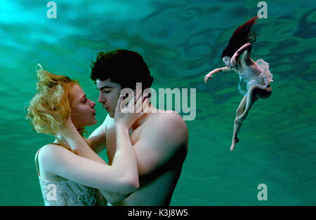 ACROSS THE UNIVERSE From L to R Evan Rachel Wood, Jim Sturgess, T.V. Carpio  ACROSS THE UNIVERSE     Date: 2007 Stock Photo