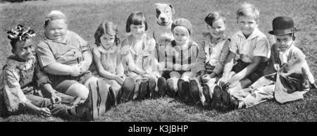 OUR GANG, around 1930/31  from left - ALLEN 'FARINA' HOSKINS, NORMAN 'CHUBBY' CHANEY, ECHO [ DOROTHY DE BORBA ] , MARY ANN JACKSON, PETE THE PUP, CHARLEY, WHEEZER, JACKIE COOPER, MATTHEW 'STYMIE' BEARD  OUR GANG, around 1930/31   from left - ALLEN 'FARINA' HOSKINS, NORMAN 'CHUBBY' CHANEY, ECHO Stock Photo