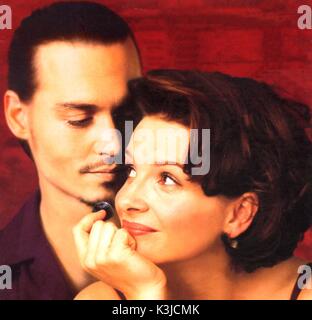 CHOCOLAT JOHNNY DEPP, JULIETTE BINOCHE CHOCOLAT     Date: 2000 Stock Photo