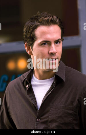 DEFINITELY, MAYBE RYAN REYNOLDS DEFINITELY, MAYBE     Date: 2008 Stock Photo