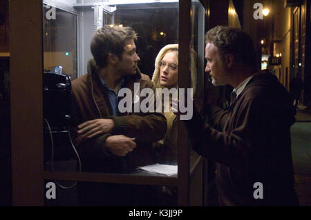 ZODIAC JAKE GYLLENHAAL as Robert Graysmith, CHLOE SEVIGNY, Director David Fincher on set     Date: 2007 Stock Photo