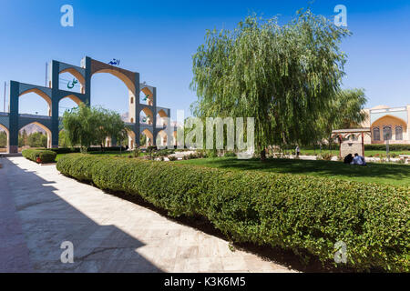 Iran, Central Iran, Kermanshah, ornamental gate and highway rest stop Stock Photo