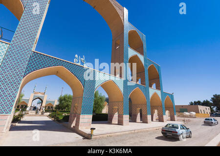 Iran, Central Iran, Kermanshah, ornamental gate and highway rest stop Stock Photo