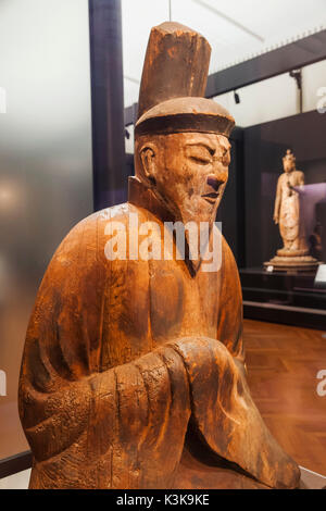 Japan, Hoshu, Tokyo, Ueno Park, Tokyo National Museum, Honkan Hall, Wooden Statue of Seated Male Shinto Deity from the Daishogunhachi Jinja Shrine in Kyoto, 11th century Stock Photo