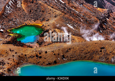 Emerald Lakes in the volcano Mt. Ngauruhoe gleam in coloured colours. Stock Photo