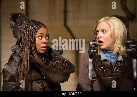 SCARY MOVIE 4 REGINA HALL, ANNA FARIS spoof Saw        Date: 2006 Stock Photo