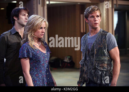 TRUE BLOOD Series,2 / Episode,8 / Timebomb STEPHEN MOYER as Bill Compton, ANNA PAQUIN as Sookie Stackhouse, RYAN KWANTON as Jason Stackhouse        Date: 2008 Stock Photo