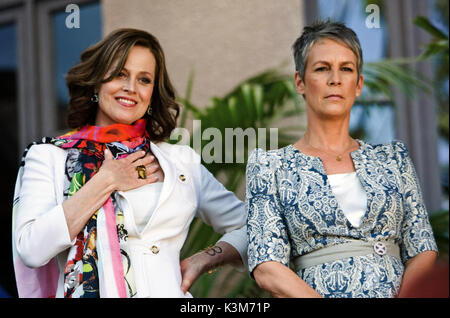 YOU AGAIN SIGOURNEY WEAVER, JAMIE LEE CURTIS YOU AGAIN     Date: 2010 Stock Photo