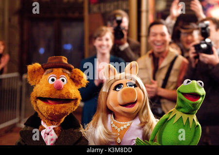 THE MUPPETS ERIC JACOBSON voices Miss Piggy & Fozzie Bear, STEVE WHITMIRE voices Kermit the Frog THE MUPPETS ERIC JACOBSON voices Miss Piggy & Fozzie Bear, STEVE WHITMIRE voices Kermit the Frog      Date: 2011 Stock Photo