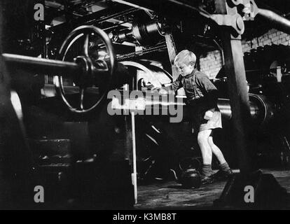 THE BOY ON THE BRIDGE [BR 1959]  IAN MACLAINE     Date: 1959 Stock Photo