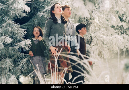 THE CHRONICLES OF NARNIA: THE LION, THE WITCH AND THE WARDROBE [US / BR 2005] (L-R) GEORGIE HENLEY, ANNA POPPLEWELL, WILLIAM MOSELEY, SKANDAR KEYNES     Date: 2005 Stock Photo