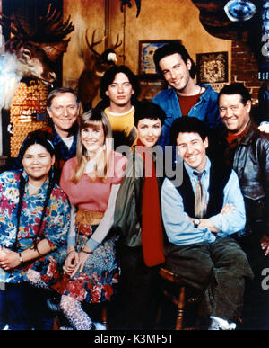 NORTHERN EXPOSURE [US TV SERIES 1990 - 1995] [L-R] ELAINE MILES, JOHN CULLUM, CYNTHIA GEARY, DAN E BURROWS, JANINE TURNER, JOHN CORBETT, ROB MORROW, BARRY CORBIN     Date: 1995 Stock Photo