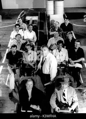 THE FLIGHT OF THE PHEONIX [US 1965] Director ROBERT ALDRICH [centre] with [back row L-R] WILLIAM ALDRICH, PETER BRAVOS [fourth row L-R] ALEX MONTOYA, IAN BANNEN, GEORGE KENNEDY  [third row L-R] RONALD FRASER, ERNEST BORGNINE, HARDY KRUGER, [second row L-R] CHRISTIAN MARQUAND, PETER FINCH, GABRIELE TINTI, DAN DURYEA [front row L-R] RICHARD ATTENBOROUGH, JAMES STEWART T     Date: 1965 Stock Photo