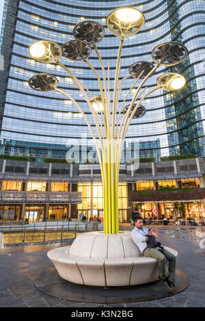 Milan, Lombardy, Italy. Gae Aulenti square in the Porta Nuova business district. Stock Photo