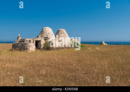 Cozze, Mola di Bari, province of Bari, Apulia, Italy. Traditional Apulian dry stone hut Stock Photo