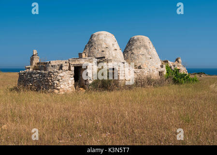 Cozze, Mola di Bari, province of Bari, Apulia, Italy. Traditional Apulian dry stone hut Stock Photo