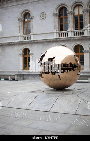 Arnaldo Pomodoro's 'Sphere within sphere' at the Berkeley Library, Trinity College. Dublin, Leinster, Ireland, Europe. Stock Photo