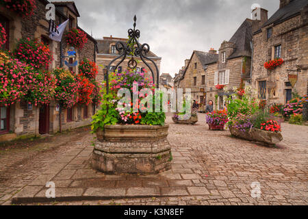 Rochefort-en-terre, Brittany, Morbihan department, France. It is one of the villages included in the list of 'Villes et villages fleuris.'  A visit during the summer season you can enjoy the beautiful blooms of geraniums that adorn this quiet medieval village. Stock Photo