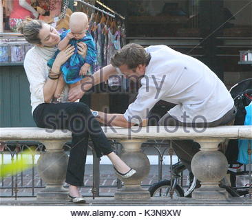 Jacinda Barrett, Gabriel Macht and their daughter. Jacinda Barrett ...