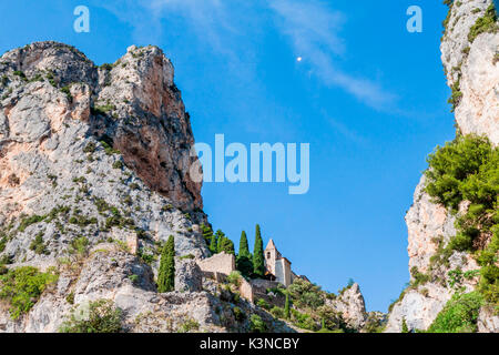 France, Provence, near Gorges du Verdon, Moustier-Sainte-Marie,medieval church located in the mountain top Stock Photo