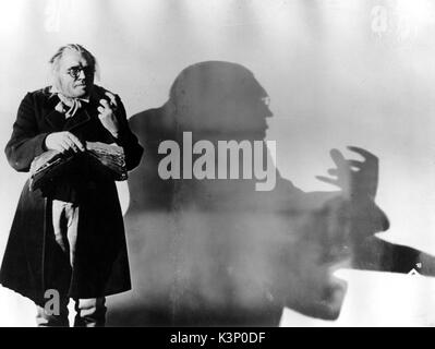 DAS CABINET DES DR CALIGARI [GER 1920] aka THE CANINET OF DR CALIGARI     Date: 1920 Stock Photo