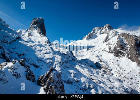 View on the particular Naranjo de Bulnes peak, covered by a late spring snowfall, bulnes, asturias, spain Stock Photo