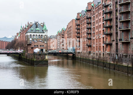 The picturesque water castle between bridges in the center of the canal Poggenmühlenbrücke Altstadt Hamburg Germany Europe Stock Photo