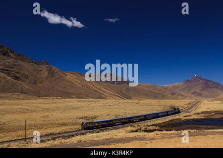 Train traversing the Andean range, Cuzco region, Peru Stock Photo