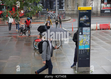 London, UK. 4th Sep, 2017. A grey, wet and dismal start to the working week in London after the summer holidays and children start returning to school Credit: Keith Larby/Alamy Live News Stock Photo