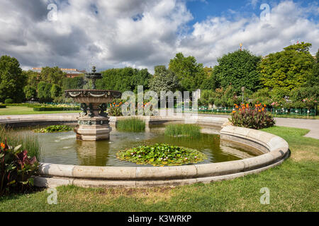 Austria, Vienna, Volksgarten - People's Garden, park in the city centre with fountain and pool Stock Photo