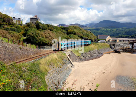 Barmouth, Wales, UK. August 05, 2017. A train arriving at Barmouth after crossing the historic wooden railway bridge across the river Mawddach . Stock Photo