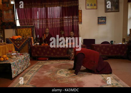 Molan Lama prostrates himself before Buddha during morning puja ceremonies at Dorje Ling Buddhist Center in DUMBO/Vinegar Hill, Brooklyn on February 2 Stock Photo