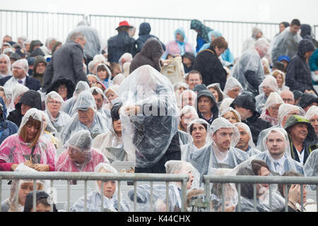 North Queensferry, Fife, UK. 04th Sep, 2017. The official opening of the Queensferry Crossing, Wet Weather doesn't dampen the spirits of the crowd Credit: Richard Newton/Alamy Live News Stock Photo