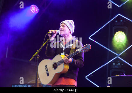 North Queensferry, Fife, UK. 04th Sep, 2017. The official opening of the Queensferry Crossing Headline Artist King Creosote Credit: Richard Newton/Alamy Live News Stock Photo