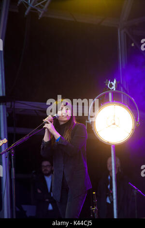 North Queensferry, Fife, UK. 04th Sep, 2017. The official opening of the Queensferry Crossing Headline Artist KT Tunstall Credit: Richard Newton/Alamy Live News Stock Photo