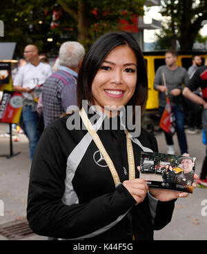 Stuttgart, Deutschland. 04th Sep, 2017. Ein MesutOezil Fan. GES/ Fussball/ WM Qualifikation: Deutschland - Norwegen, 04.09.2017 Football/Soccer: WC qualification: Germany vs Norway, Stuttgart, September 4, 2017 | Verwendung weltweit Credit: dpa/Alamy Live News Stock Photo