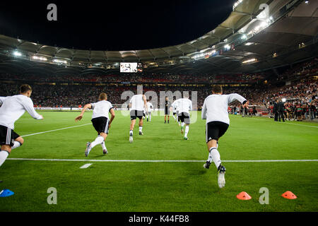 Stuttgart, Deutschland. 04th Sep, 2017. Die Mannschaft beim Warmmachen. GES/ Fussball/ WM Qualifikation: Deutschland - Norwegen, 04.09.2017 Football/Soccer: WC qualification: Germany vs Norway, Stuttgart, September 4, 2017 | Verwendung weltweit Credit: dpa/Alamy Live News Stock Photo