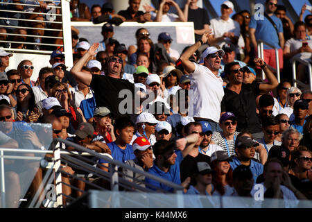 Flushing Meadow, New York, USA. 4th Sep, 2017. US Open Tennis: Fans cheer Juan Martin del Potro of Argentina while he is on his way to defeating number 6 seeded Dominic Thiem of Austria in five sets to advance to the quarterfinals at the US Open in Flushing Meadows, New York. Credit: Adam Stoltman/Alamy Live News Stock Photo