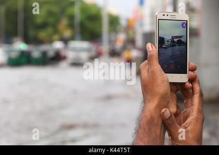 Colombo, Sri Lanka. 5th Sept, 2017. A man taking pictures of the Flood water in Colombo Sri Lanka.September 05.2017. Credit: Pradeep Dambarage/Alamy Live News Stock Photo